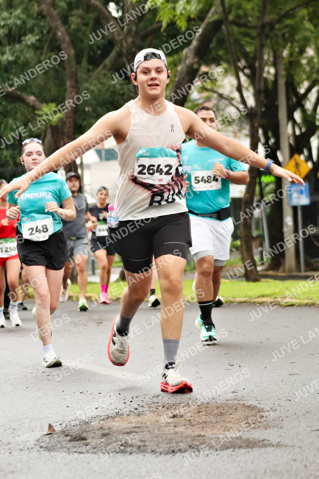 Foto del MEDIO MARATÓN ATLAS en Av. Patria, frente al Parque El Polvorín, Zapopan a las 08:29 · dorsal 2642, 248, 5484, 1250
