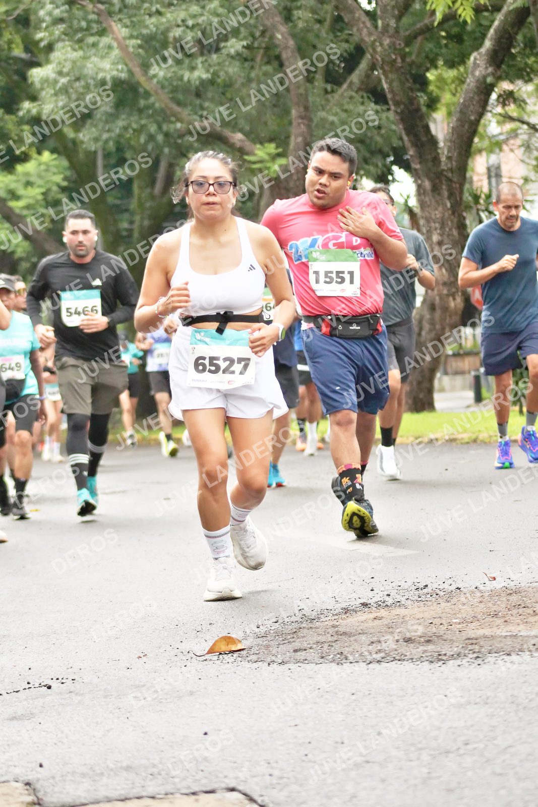 Foto del MEDIO MARATÓN ATLAS en Av. Patria, frente al Parque El Polvorín, Zapopan a las 08:35 · dorsal 6527, 1551, 5466, 649