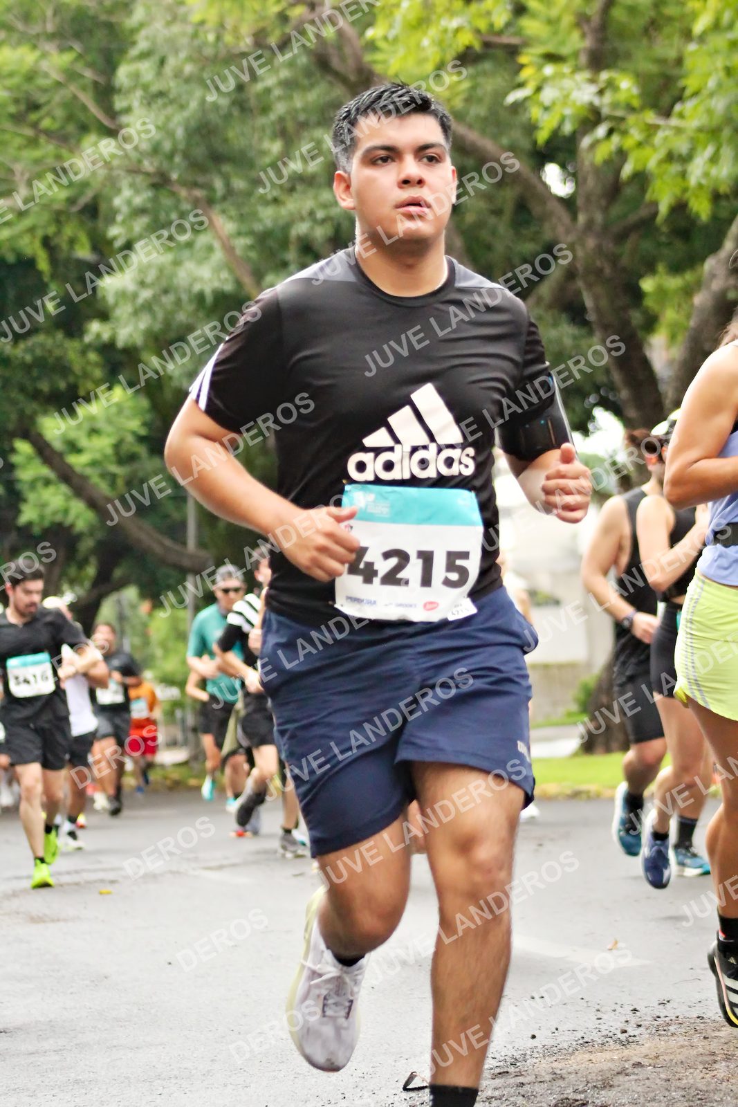 Foto del MEDIO MARATÓN ATLAS en Av. Patria, frente al Parque El Polvorín, Zapopan a las 08:22 · dorsal 4215, 3416