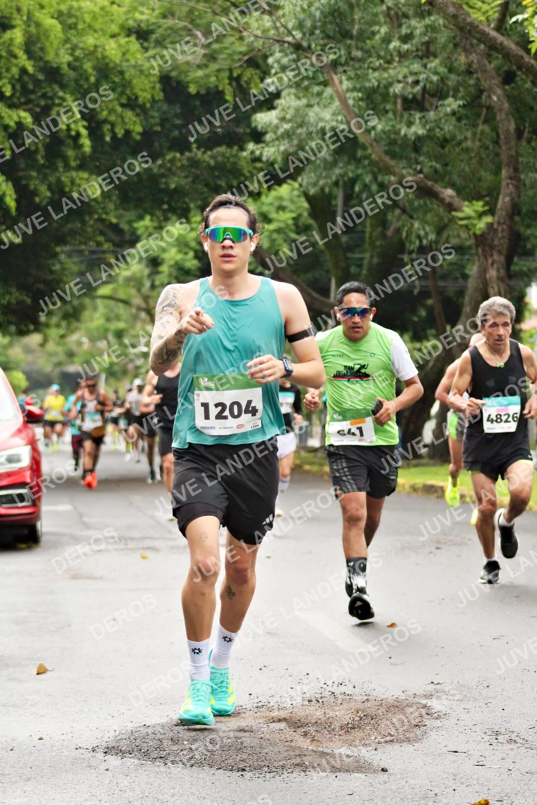 Foto del MEDIO MARATÓN ATLAS en Av. Patria, frente al Parque El Polvorín, Zapopan a las 08:13 · dorsal 1204, 4826, 641