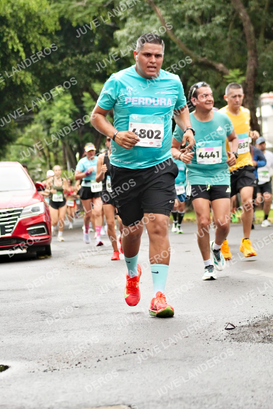 Foto del MEDIO MARATÓN ATLAS en Av. Patria, frente al Parque El Polvorín, Zapopan a las 08:26 · dorsal 4441, 682, 802, 6