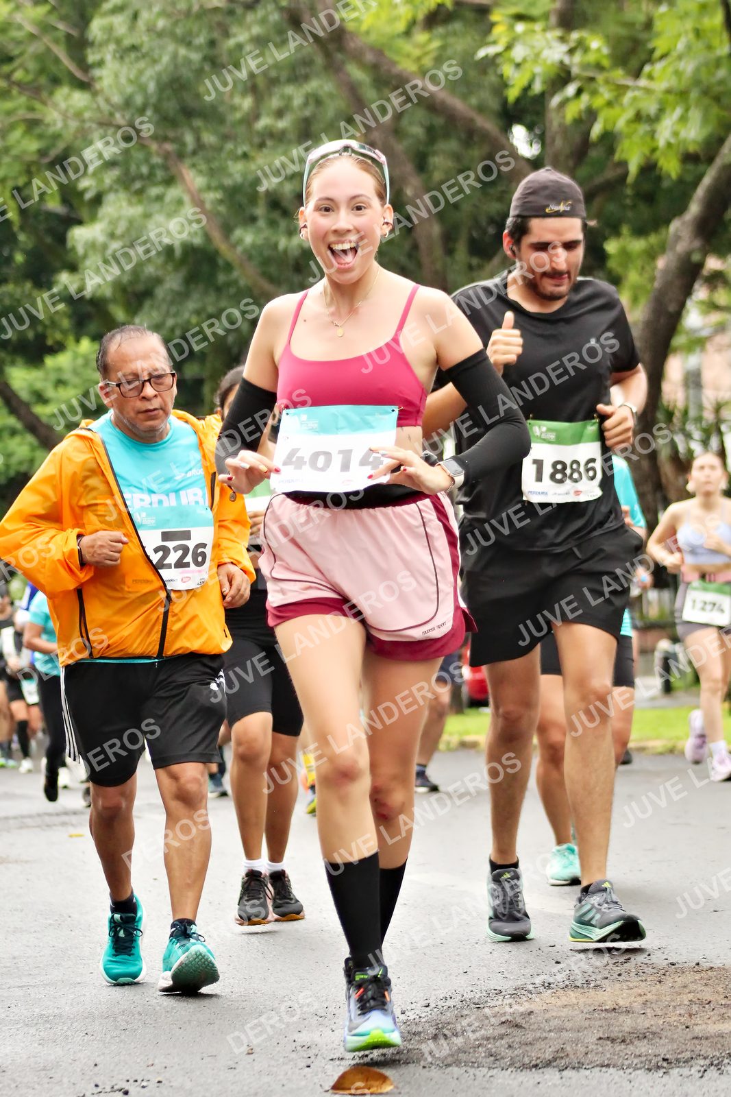 Foto del MEDIO MARATÓN ATLAS en Av. Patria, frente al Parque El Polvorín, Zapopan a las 08:38 · dorsal 226, 1886, 1274, 4014