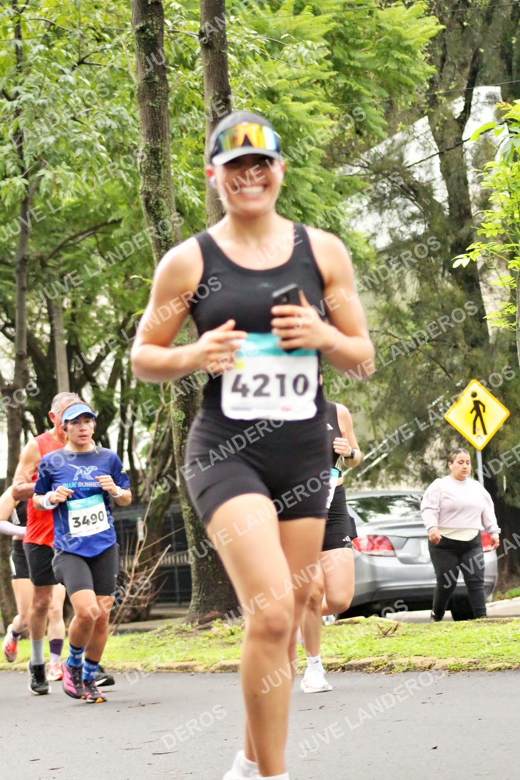 Foto del MEDIO MARATÓN ATLAS en Av. Patria, frente al Parque El Polvorín, Zapopan a las 08:23 · dorsal 4210, 3490