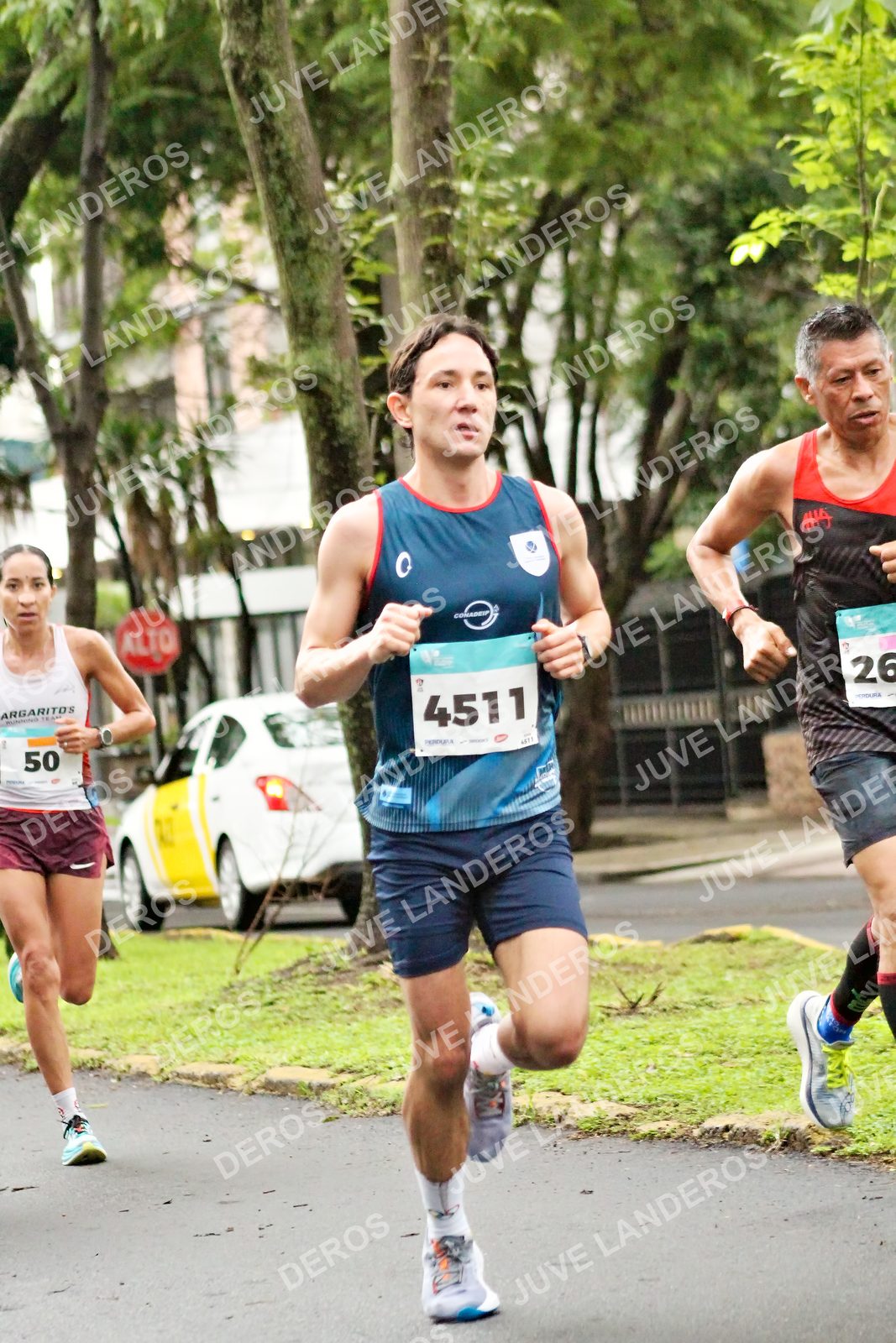 Foto del MEDIO MARATÓN ATLAS en Av. Patria, frente al Parque El Polvorín, Zapopan a las 08:01 · dorsal 50, 4511, 26