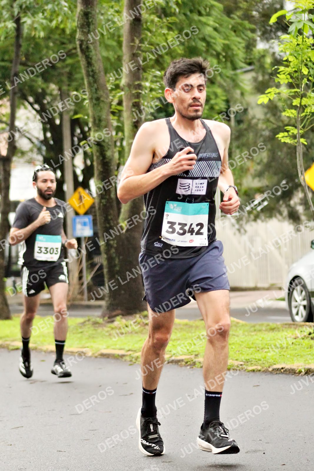 Foto del MEDIO MARATÓN ATLAS en Av. Patria, frente al Parque El Polvorín, Zapopan a las 08:16 · dorsal 3342, 3303, 5342