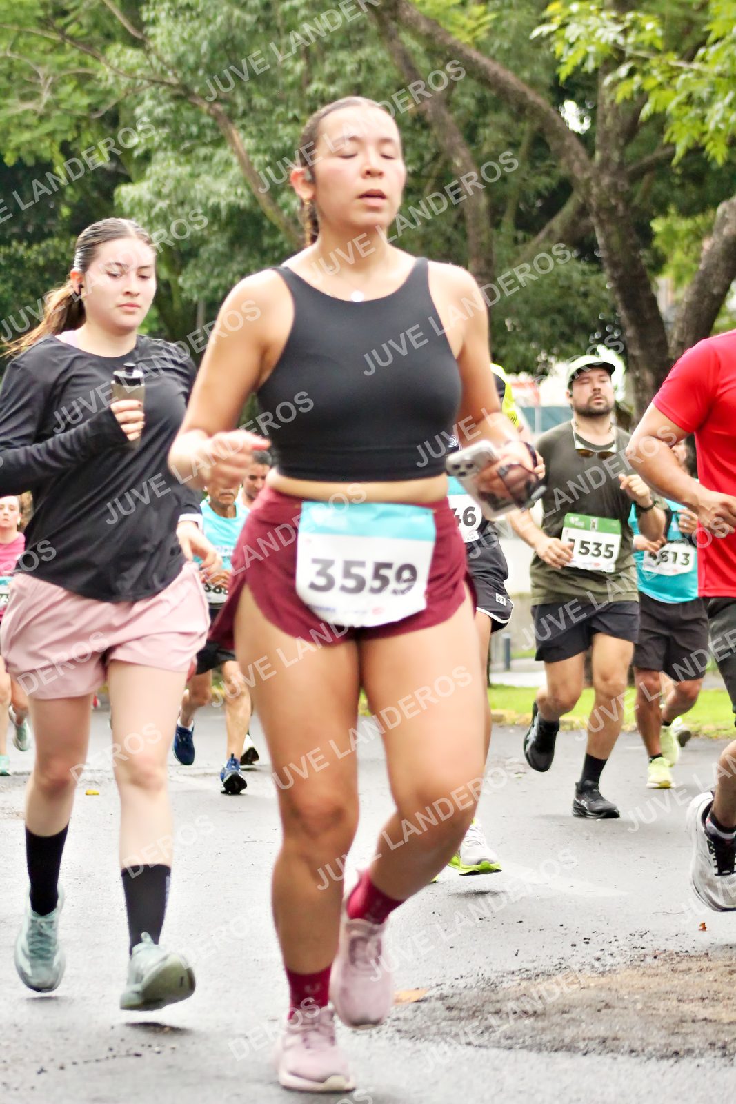 Foto del MEDIO MARATÓN ATLAS en Av. Patria, frente al Parque El Polvorín, Zapopan a las 08:27 · dorsal 3559, 535, 613, 6
