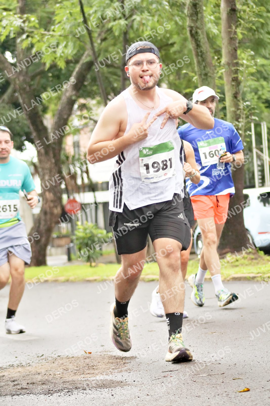 Foto del MEDIO MARATÓN ATLAS en Av. Patria, frente al Parque El Polvorín, Zapopan a las 08:37 · dorsal 1981, 160, 615