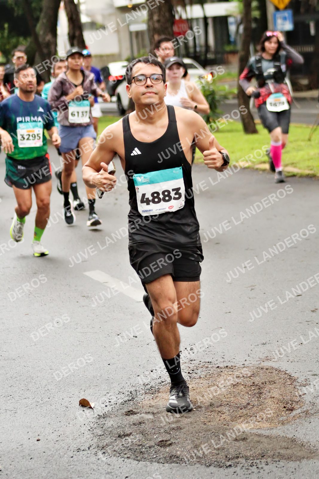 Foto del MEDIO MARATÓN ATLAS en Av. Patria, frente al Parque El Polvorín, Zapopan a las 08:20 · dorsal 4883, 3295, 6137