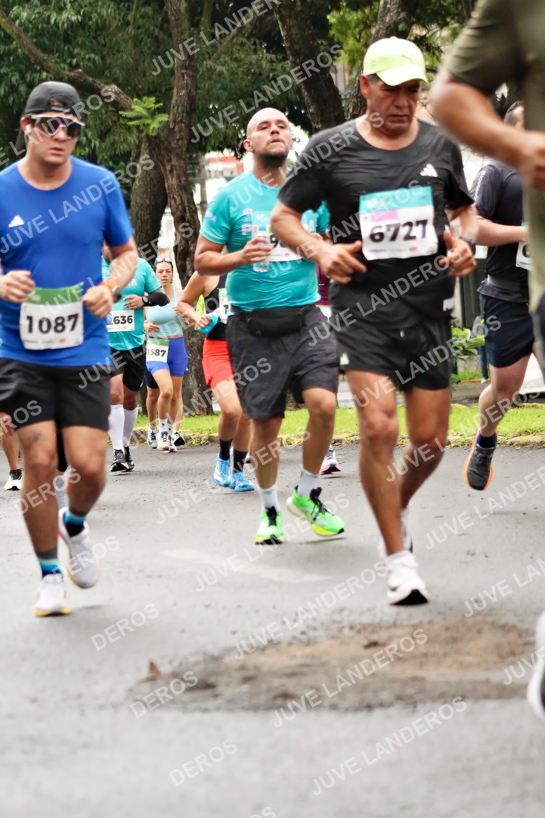 Foto del MEDIO MARATÓN ATLAS en Av. Patria, frente al Parque El Polvorín, Zapopan a las 08:29 · dorsal 1087, 6727, 1587, 636