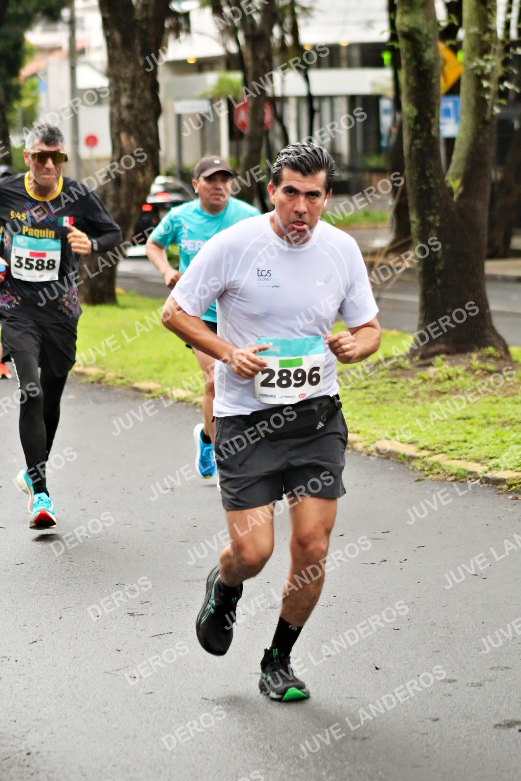Foto del MEDIO MARATÓN ATLAS en Av. Patria, frente al Parque El Polvorín, Zapopan a las 08:14 · dorsal 2896, 3588
