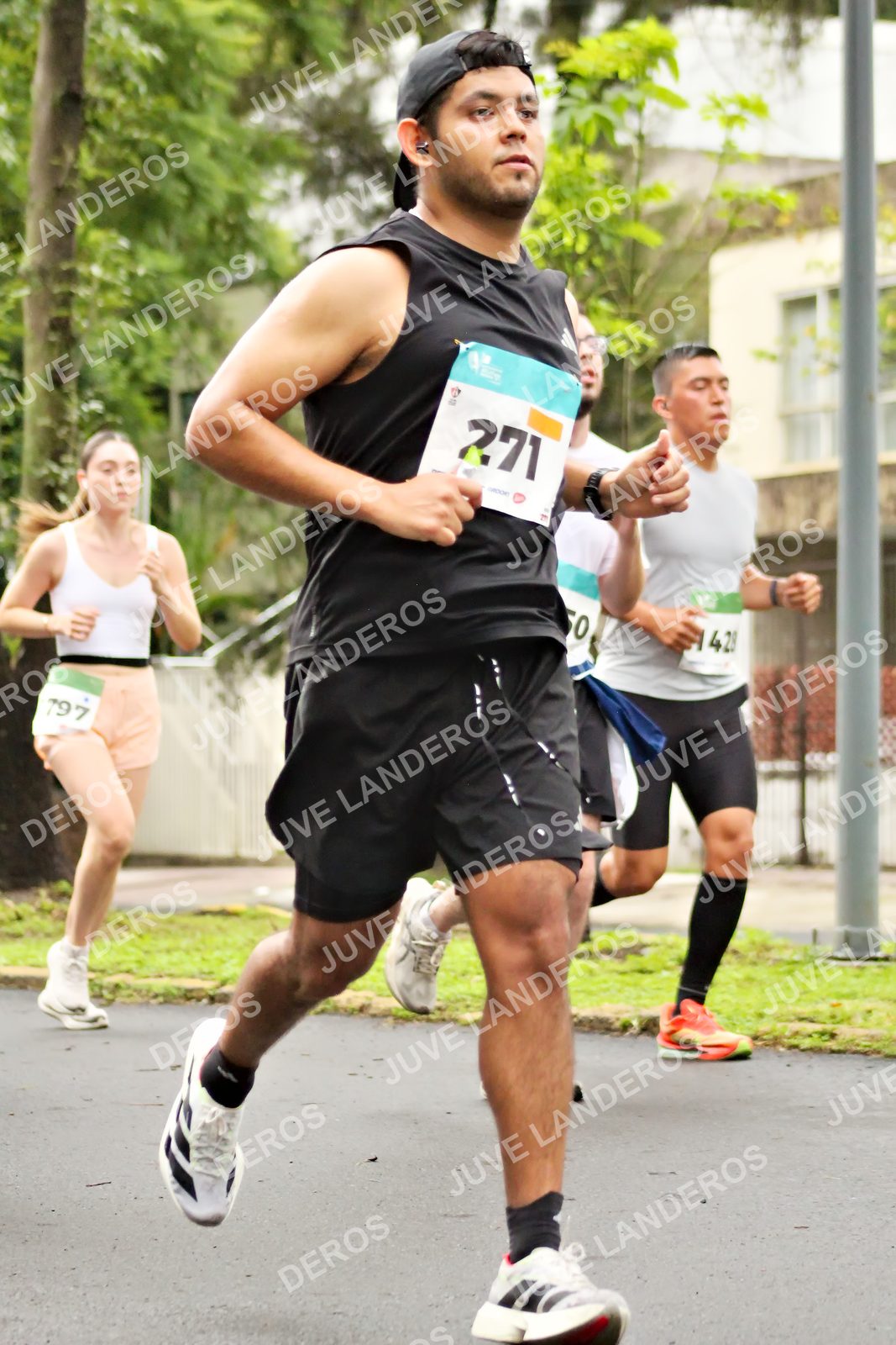 Foto del MEDIO MARATÓN ATLAS en Av. Patria, frente al Parque El Polvorín, Zapopan a las 08:24 · dorsal 271, 428