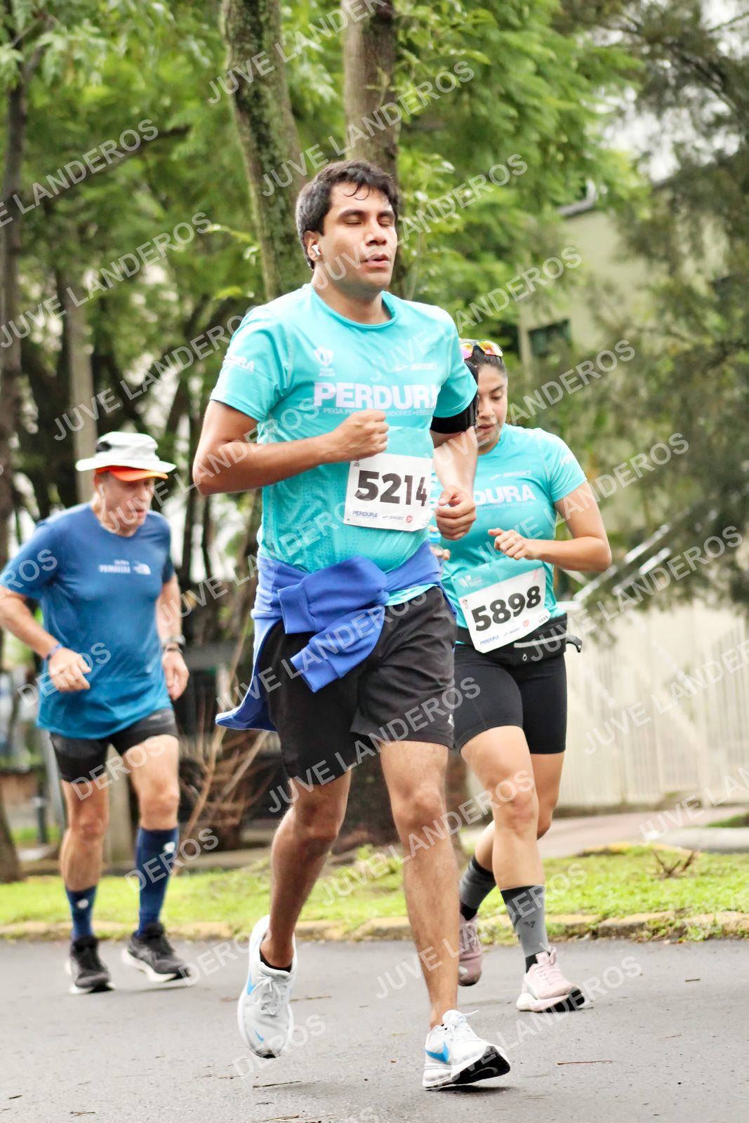 Foto del MEDIO MARATÓN ATLAS en Av. Patria, frente al Parque El Polvorín, Zapopan a las 08:37 · dorsal 5214, 5898