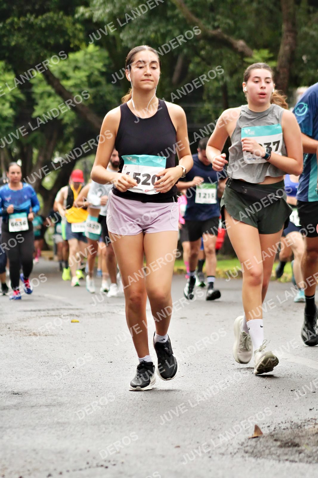 Foto del MEDIO MARATÓN ATLAS en Av. Patria, frente al Parque El Polvorín, Zapopan a las 08:28 · dorsal 520, 37, 1215