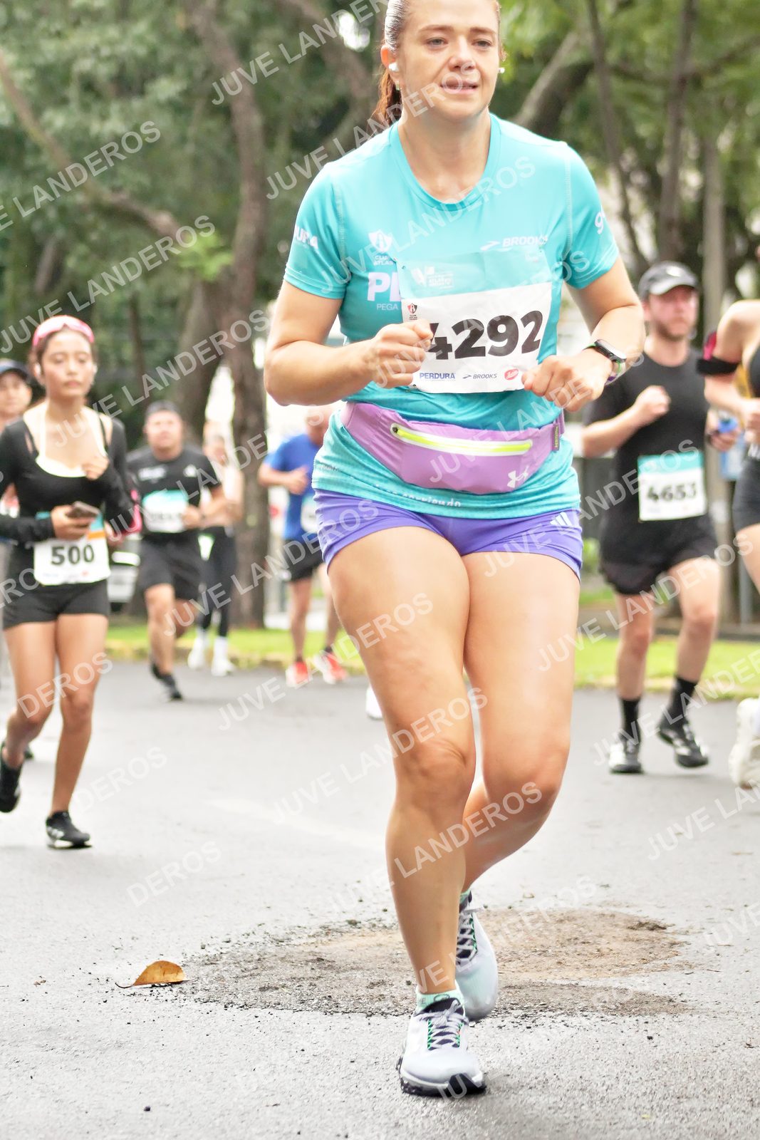 Foto del MEDIO MARATÓN ATLAS en Av. Patria, frente al Parque El Polvorín, Zapopan a las 08:36 · dorsal 500, 4653, 4292