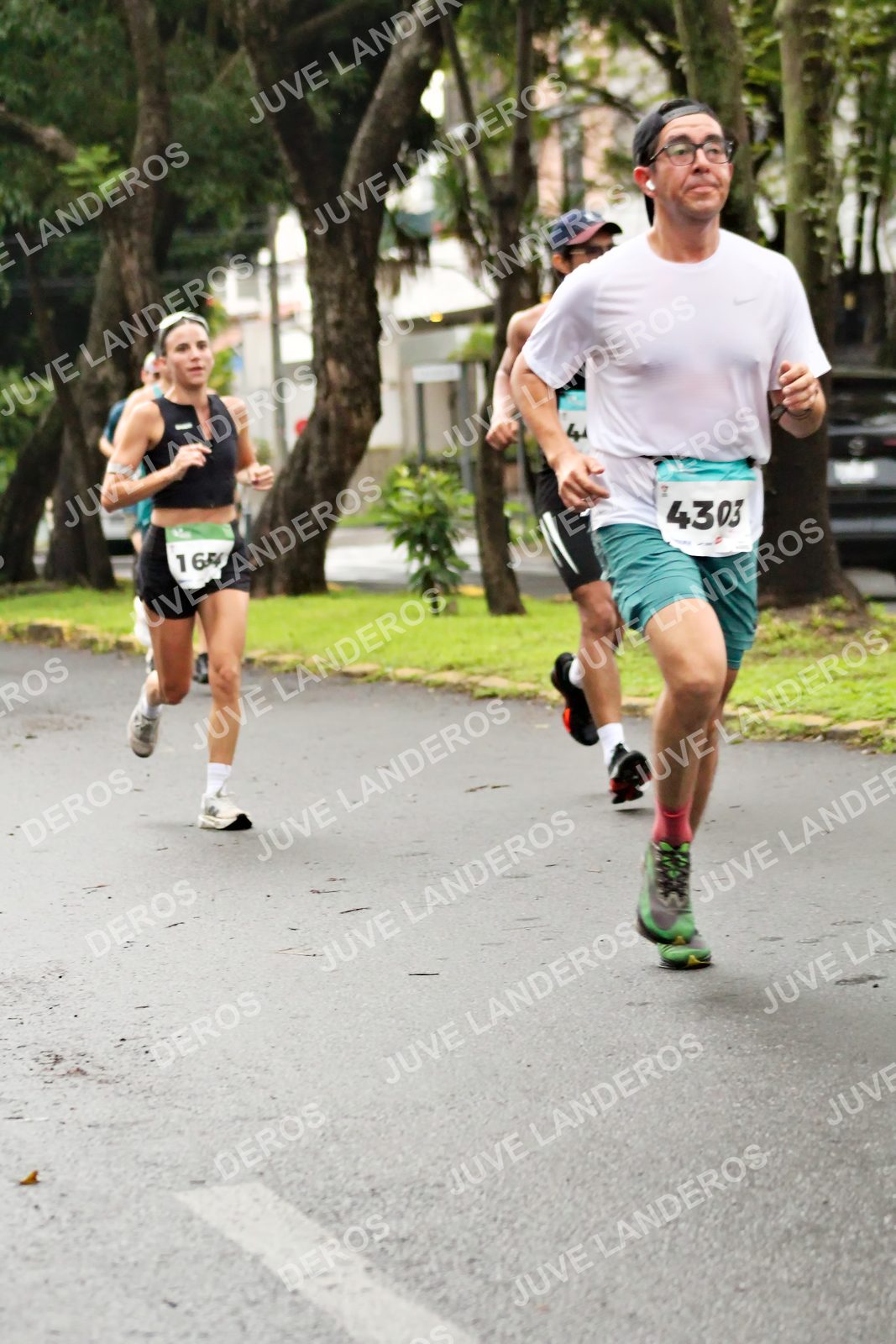 Foto del MEDIO MARATÓN ATLAS en Av. Patria, frente al Parque El Polvorín, Zapopan a las 08:09 · dorsal 4303, 1, 4