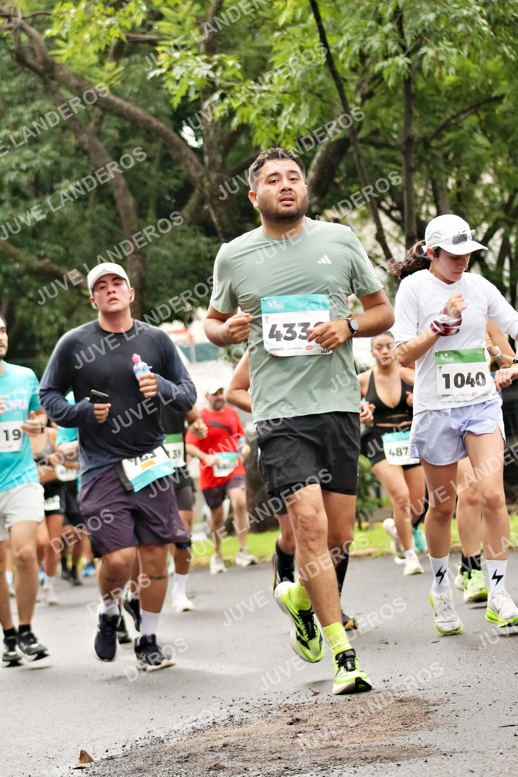 Foto del MEDIO MARATÓN ATLAS en Av. Patria, frente al Parque El Polvorín, Zapopan a las 08:31 · dorsal 433, 1040, 19, 487