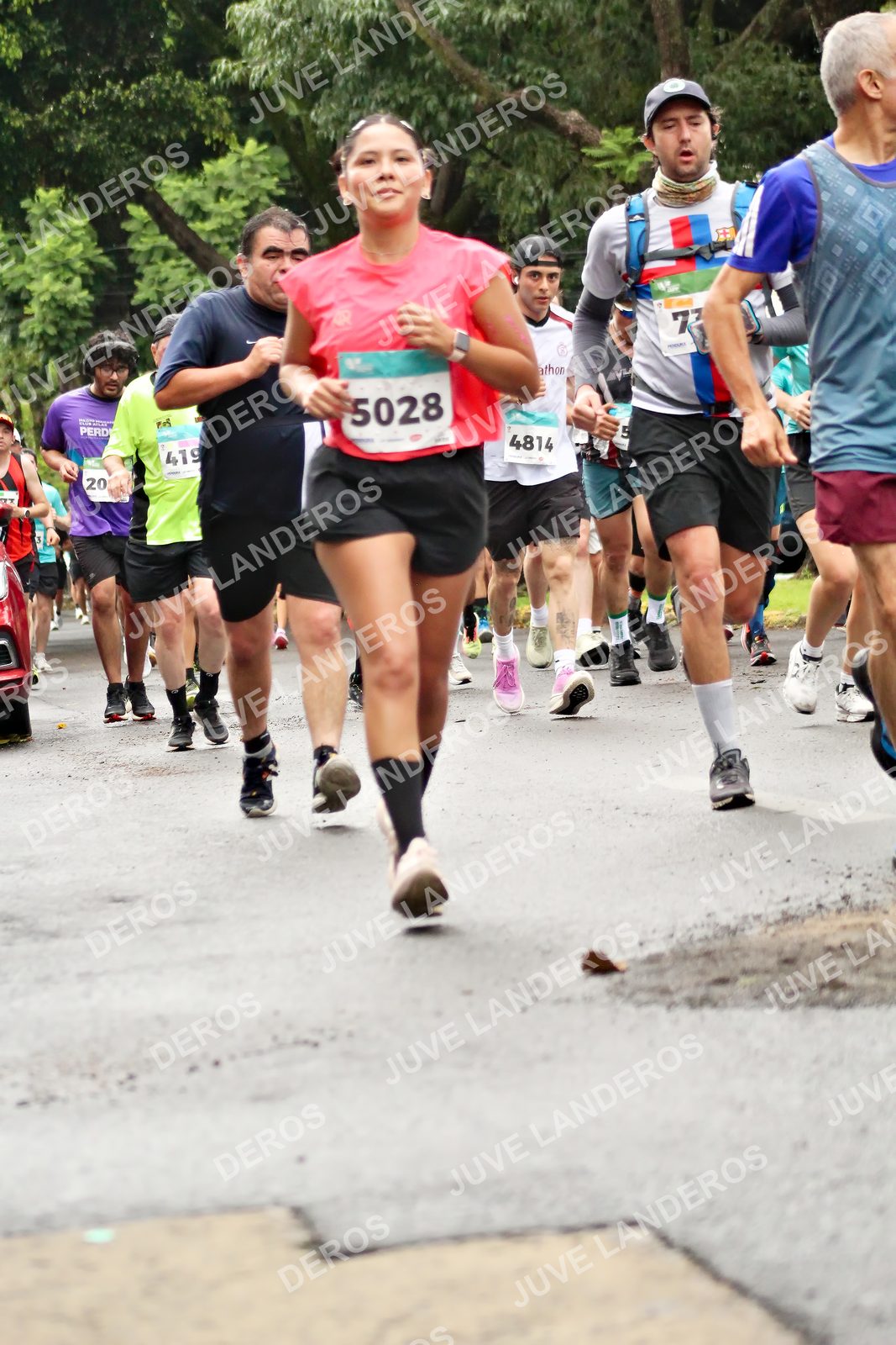 Foto del MEDIO MARATÓN ATLAS en Av. Patria, frente al Parque El Polvorín, Zapopan a las 08:32 · dorsal 5028, 20, 4814, 419