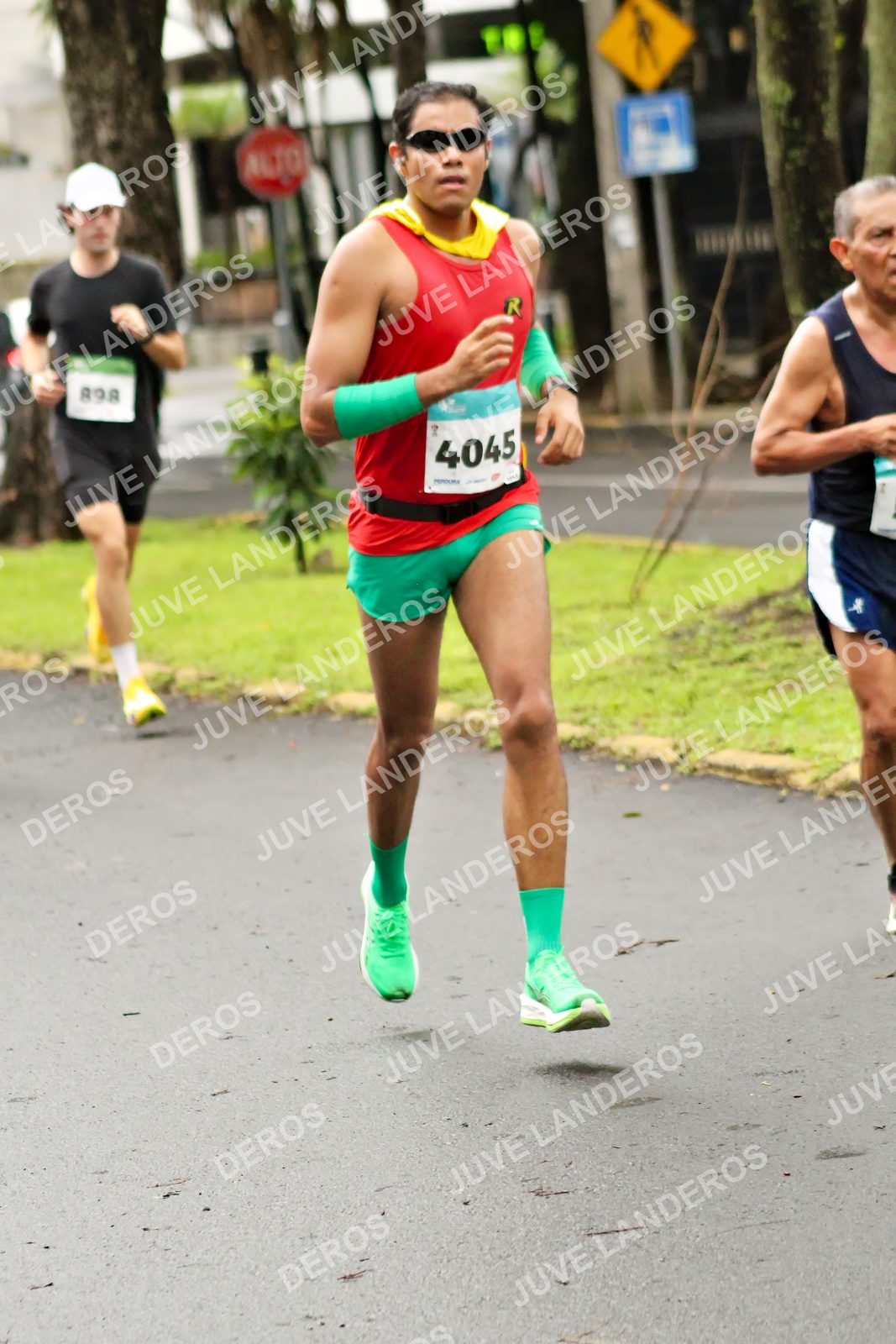 Foto del MEDIO MARATÓN ATLAS en Av. Patria, frente al Parque El Polvorín, Zapopan a las 08:18 · dorsal 4045, 898