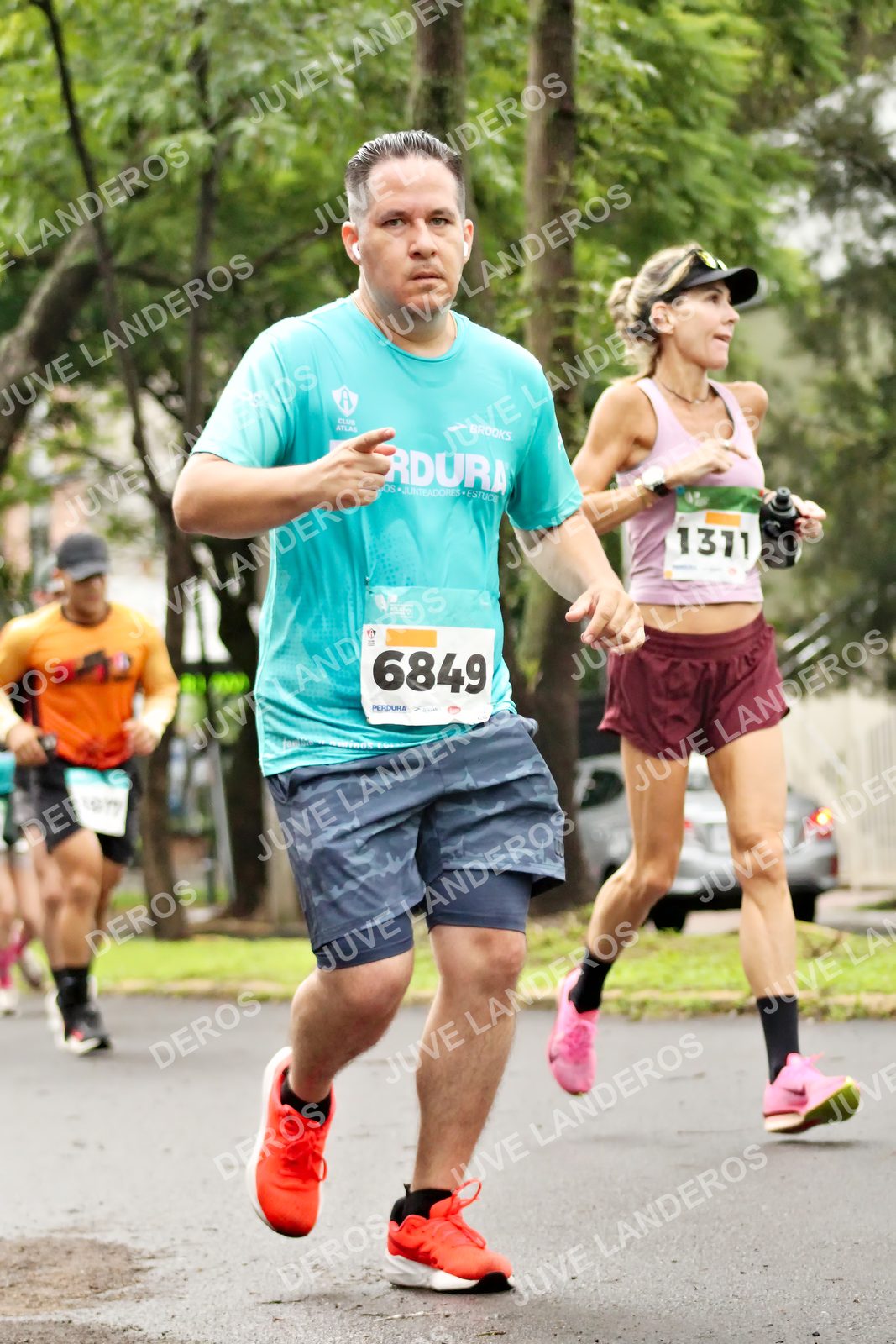 Foto del MEDIO MARATÓN ATLAS en Av. Patria, frente al Parque El Polvorín, Zapopan a las 08:29 · dorsal 6849, 1311