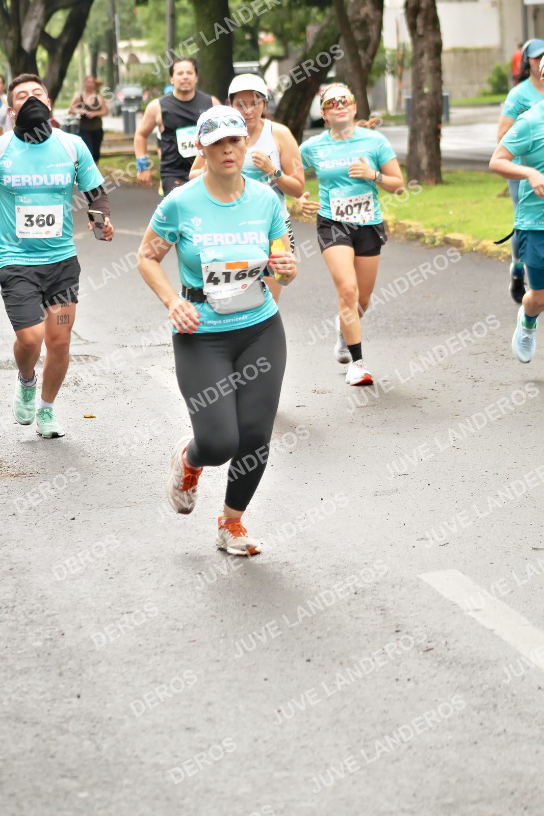 Foto del MEDIO MARATÓN ATLAS en Av. Patria, frente al Parque El Polvorín, Zapopan a las 08:53 · dorsal 360, 4072, 1921, 4166