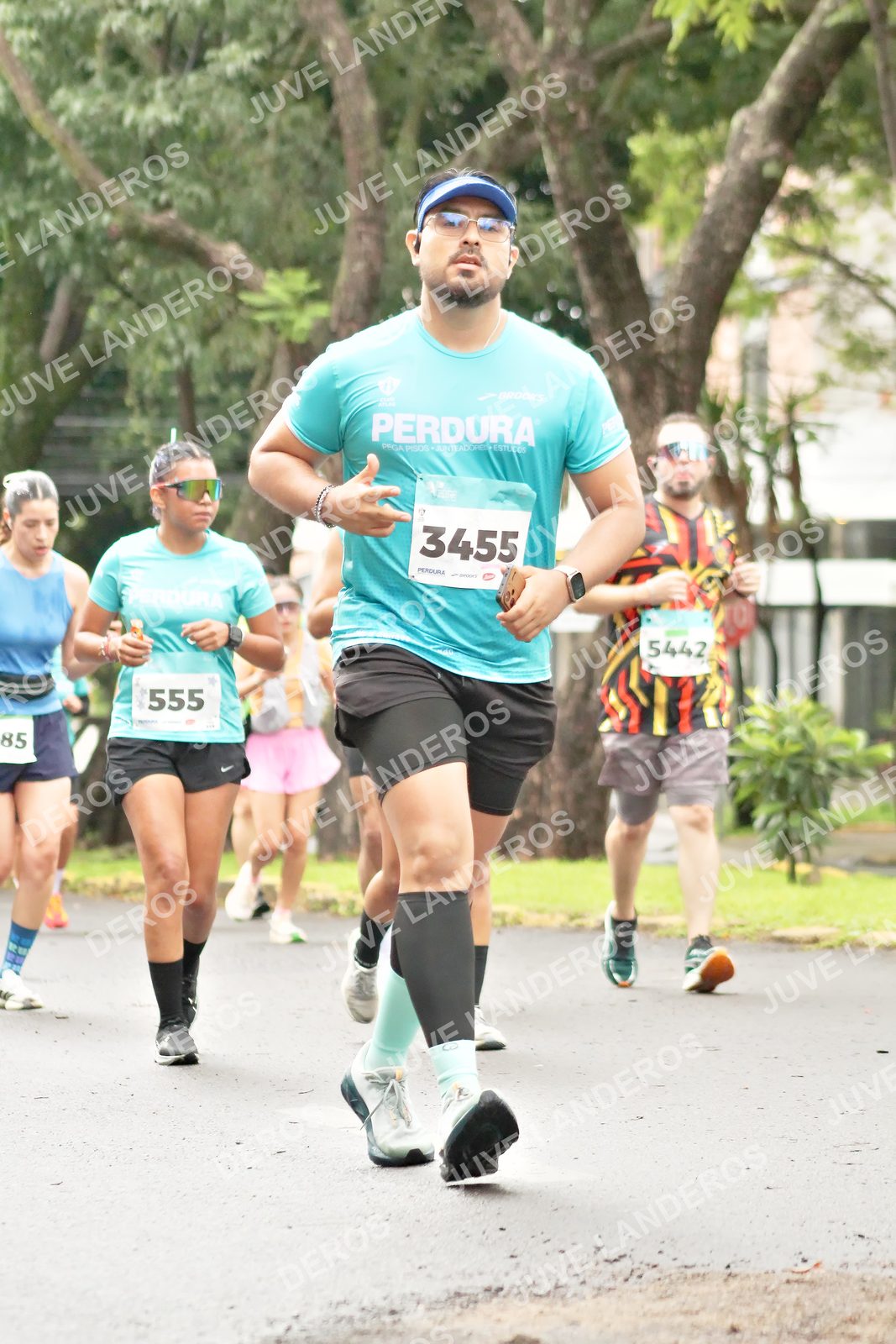 Foto del MEDIO MARATÓN ATLAS en Av. Patria, frente al Parque El Polvorín, Zapopan a las 08:46 · dorsal 555, 3455, 5442, 85