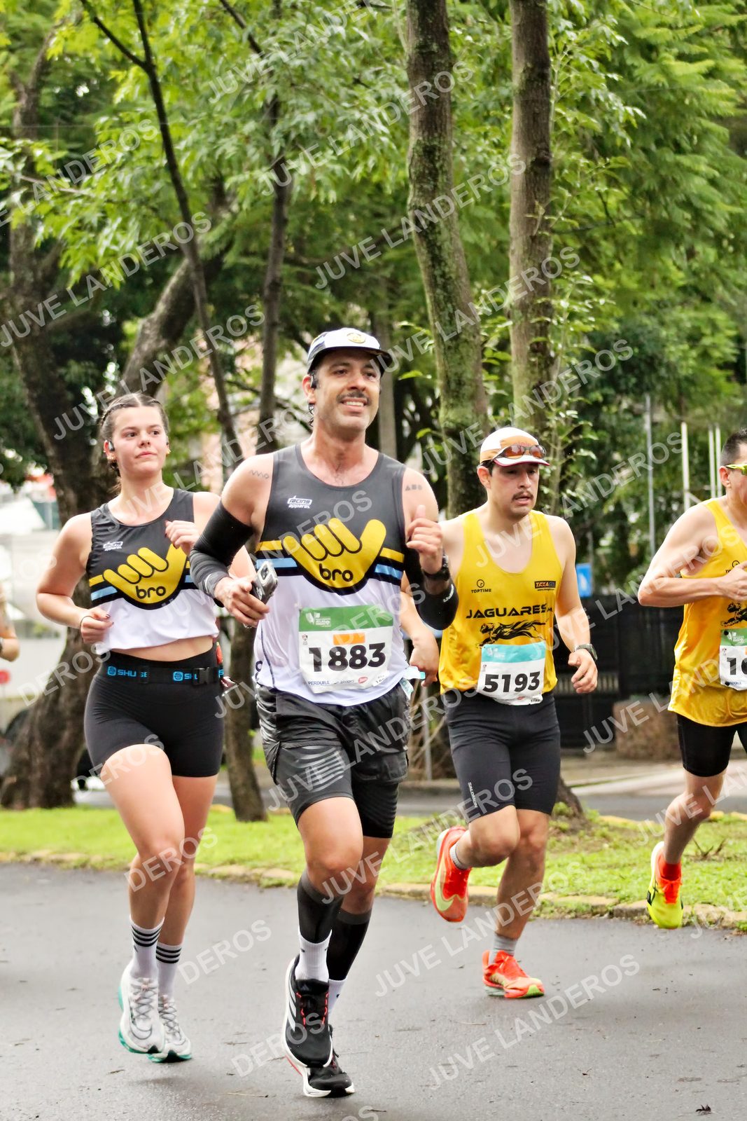 Foto del MEDIO MARATÓN ATLAS en Av. Patria, frente al Parque El Polvorín, Zapopan a las 08:16 · dorsal 5193, 1883, 1