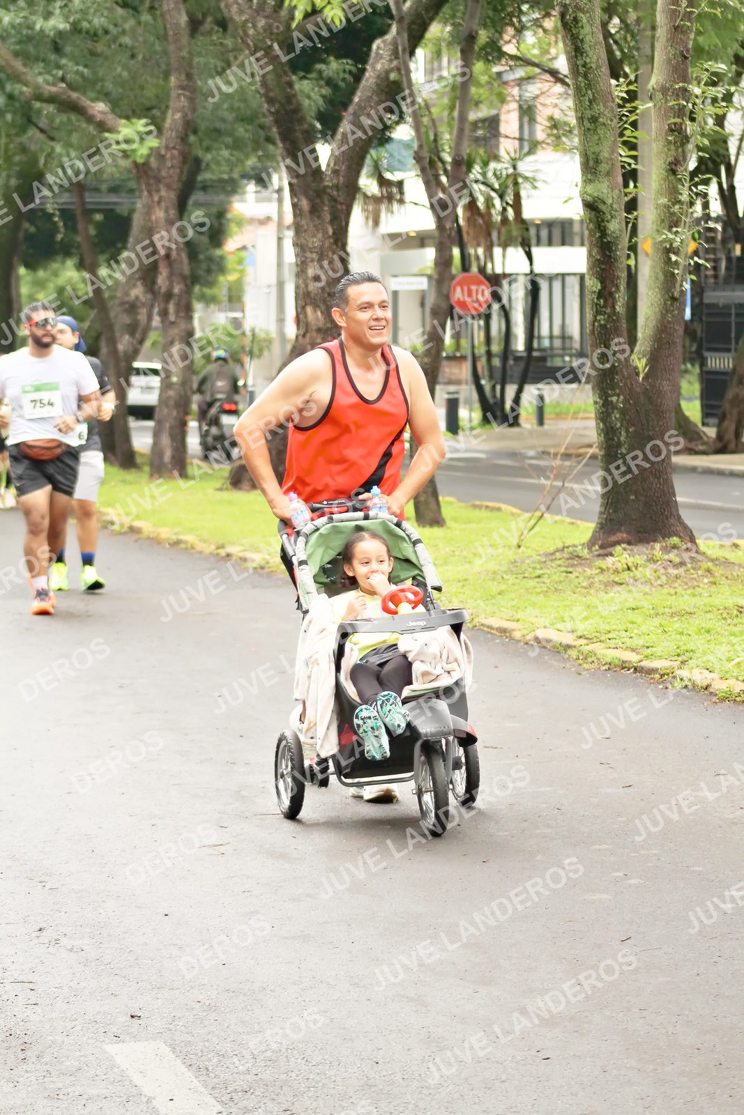 Foto del MEDIO MARATÓN ATLAS en Av. Patria, frente al Parque El Polvorín, Zapopan a las 08:58 · dorsal 754