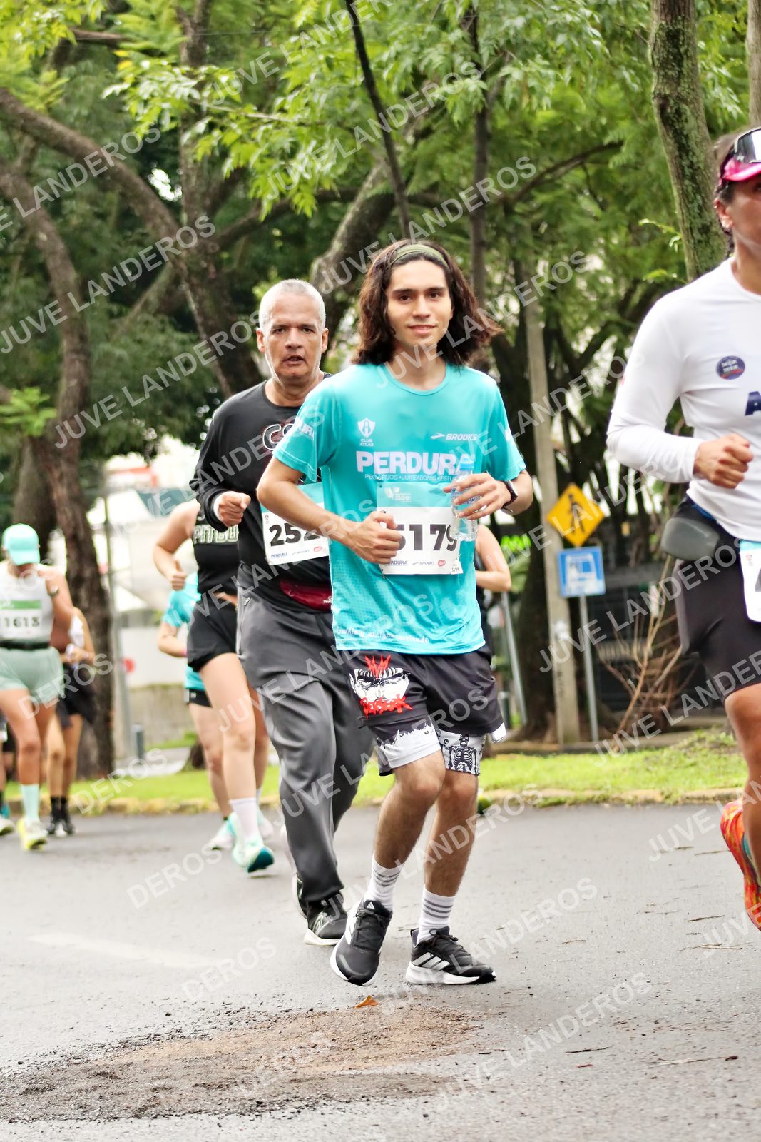 Foto del MEDIO MARATÓN ATLAS en Av. Patria, frente al Parque El Polvorín, Zapopan a las 08:39 · dorsal 25