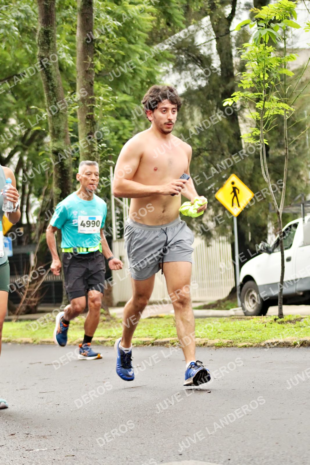 Foto del MEDIO MARATÓN ATLAS en Av. Patria, frente al Parque El Polvorín, Zapopan a las 08:33 · dorsal 4990