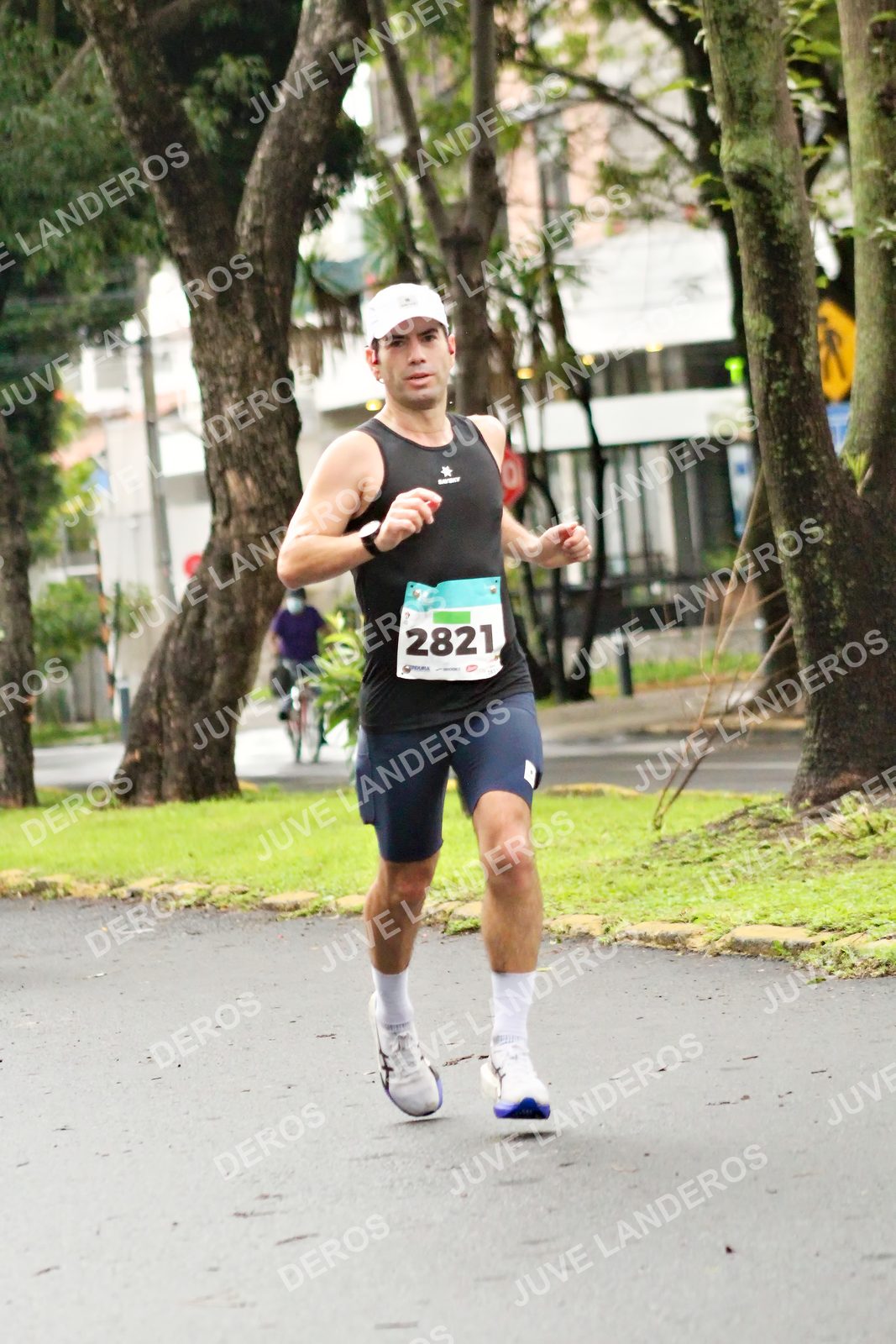 Foto del MEDIO MARATÓN ATLAS en Av. Patria, frente al Parque El Polvorín, Zapopan a las 08:08 · dorsal 2821