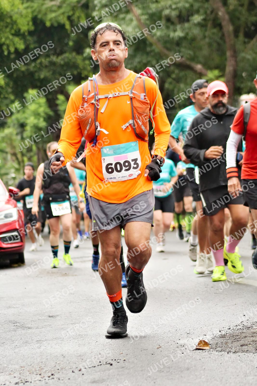 Foto del MEDIO MARATÓN ATLAS en Av. Patria, frente al Parque El Polvorín, Zapopan a las 08:36 · dorsal 6093