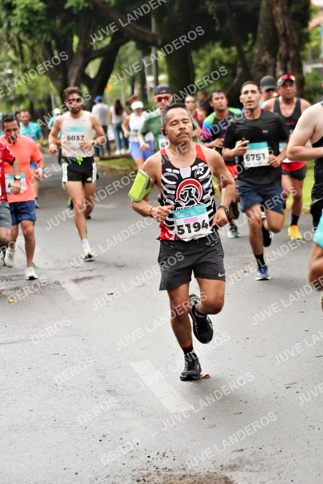 Foto del MEDIO MARATÓN ATLAS en Av. Patria, frente al Parque El Polvorín, Zapopan a las 08:15 · dorsal 6751, 6032, 5194