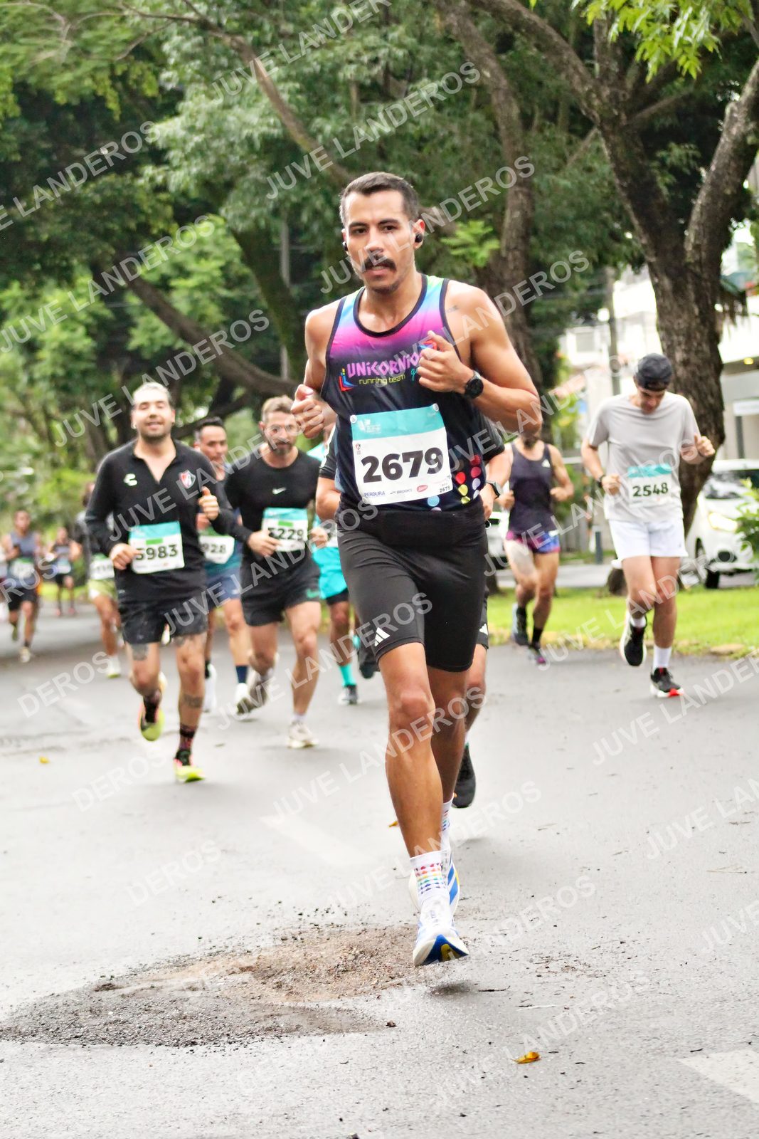 Foto del MEDIO MARATÓN ATLAS en Av. Patria, frente al Parque El Polvorín, Zapopan a las 08:13 · dorsal 2679, 2548, 928, 6983