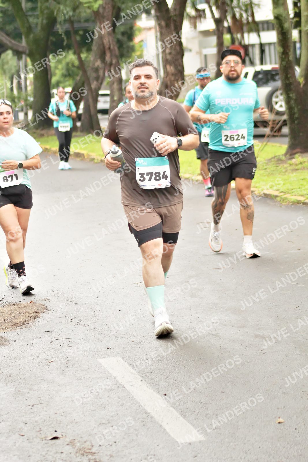 Foto del MEDIO MARATÓN ATLAS en Av. Patria, frente al Parque El Polvorín, Zapopan a las 08:57 · dorsal 3784, 2624, 871