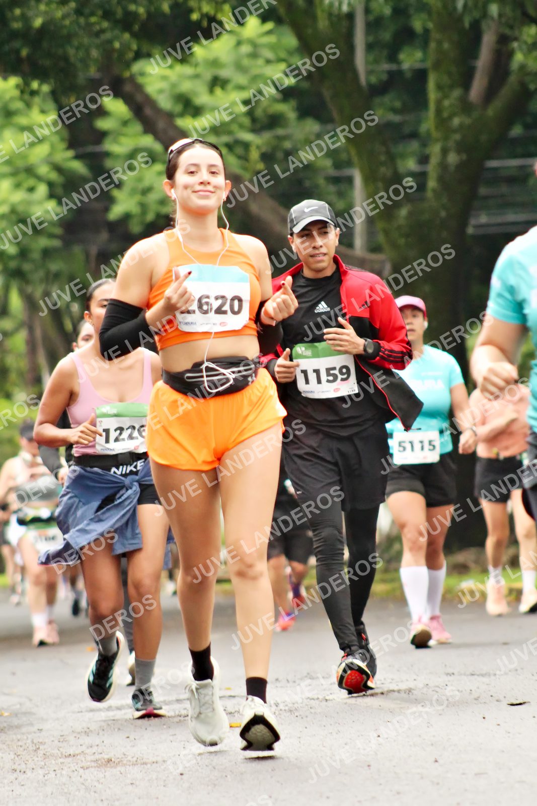Foto del MEDIO MARATÓN ATLAS en Av. Patria, frente al Parque El Polvorín, Zapopan a las 08:48 · dorsal 1159, 5115, 620, 1226