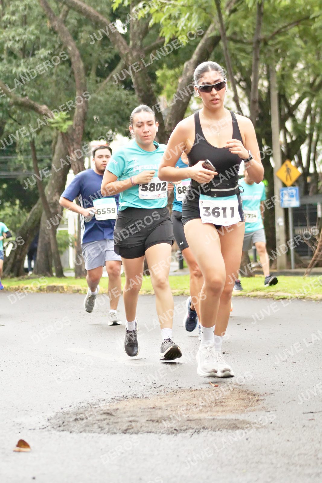 Foto del MEDIO MARATÓN ATLAS en Av. Patria, frente al Parque El Polvorín, Zapopan a las 08:39 · dorsal 3611, 68, 5802, 6559