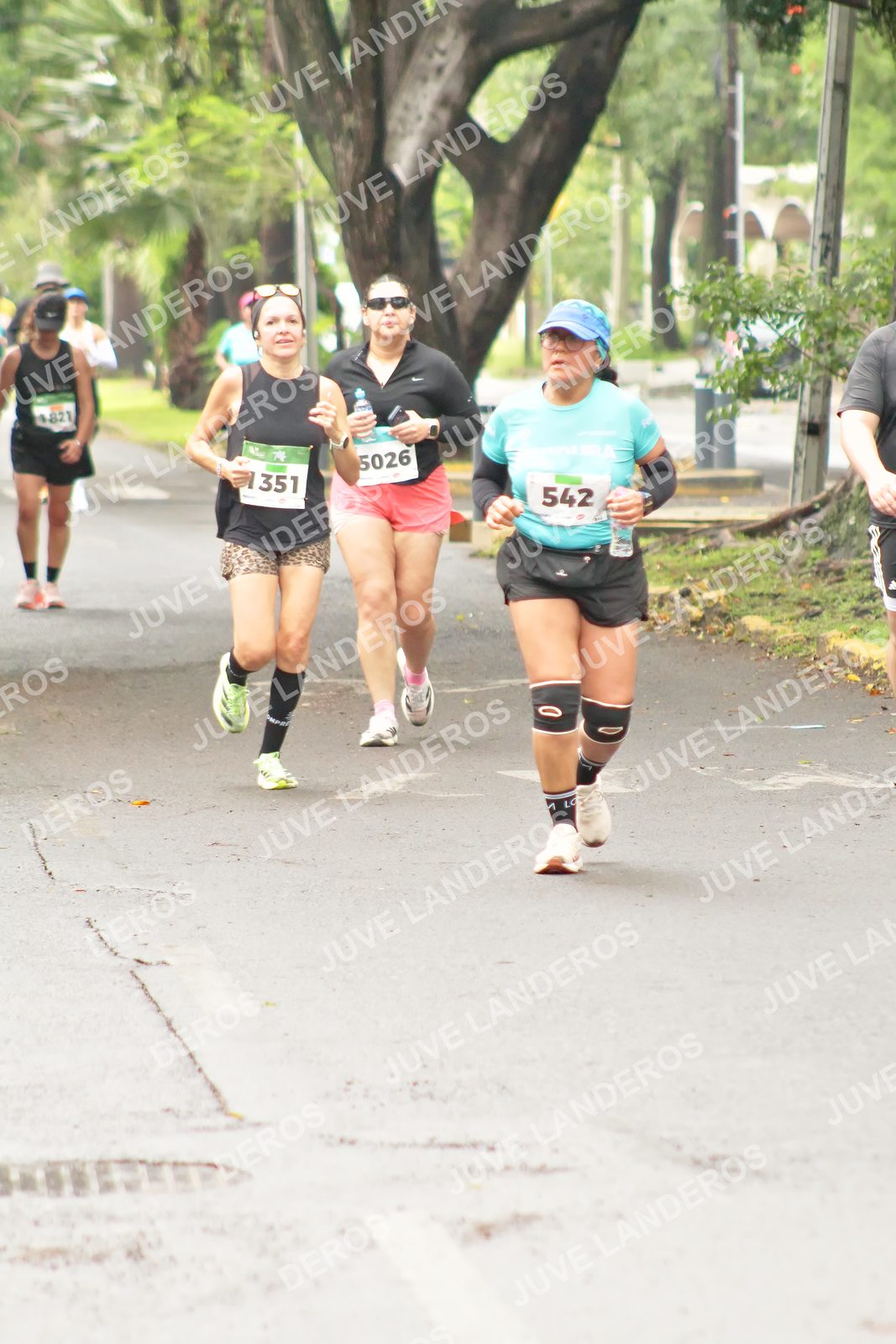 Foto del MEDIO MARATÓN ATLAS en Av. Patria, frente al Parque El Polvorín, Zapopan a las 08:55 · dorsal 542, 351, 5026