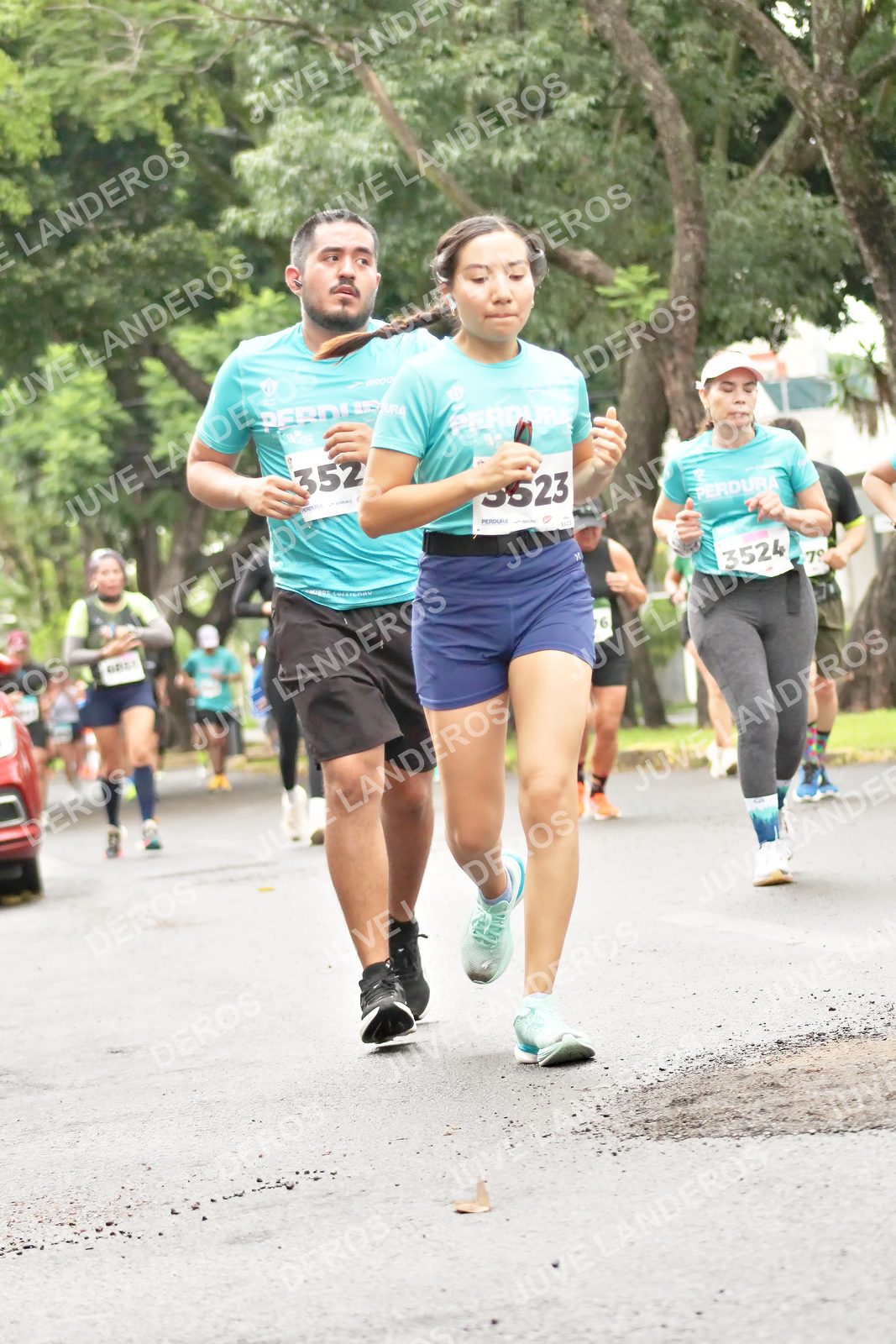 Foto del MEDIO MARATÓN ATLAS en Av. Patria, frente al Parque El Polvorín, Zapopan a las 08:40 · dorsal 352, 3524, 79, 6