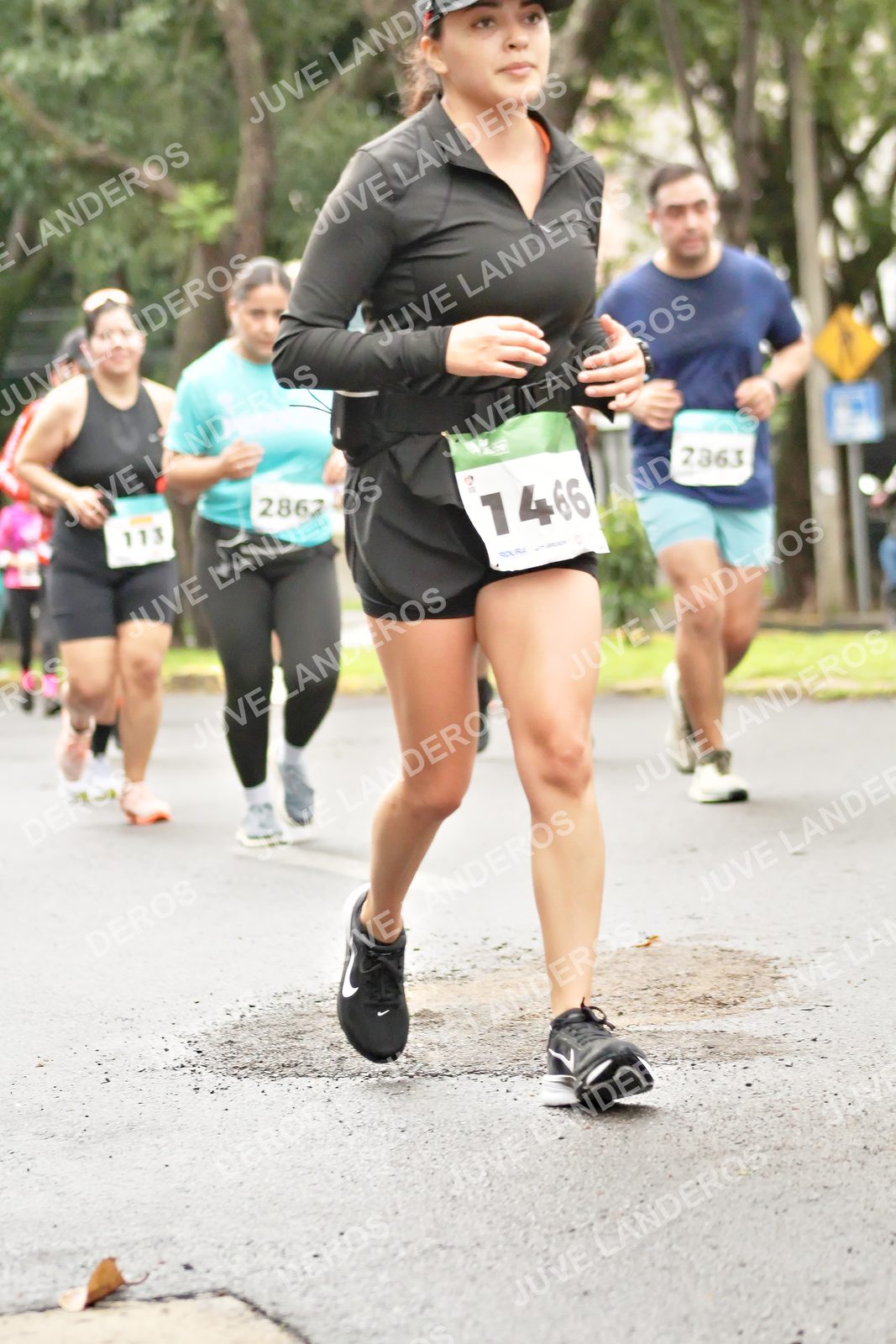 Foto del MEDIO MARATÓN ATLAS en Av. Patria, frente al Parque El Polvorín, Zapopan a las 08:43 · dorsal 2862, 1466, 113, 2863