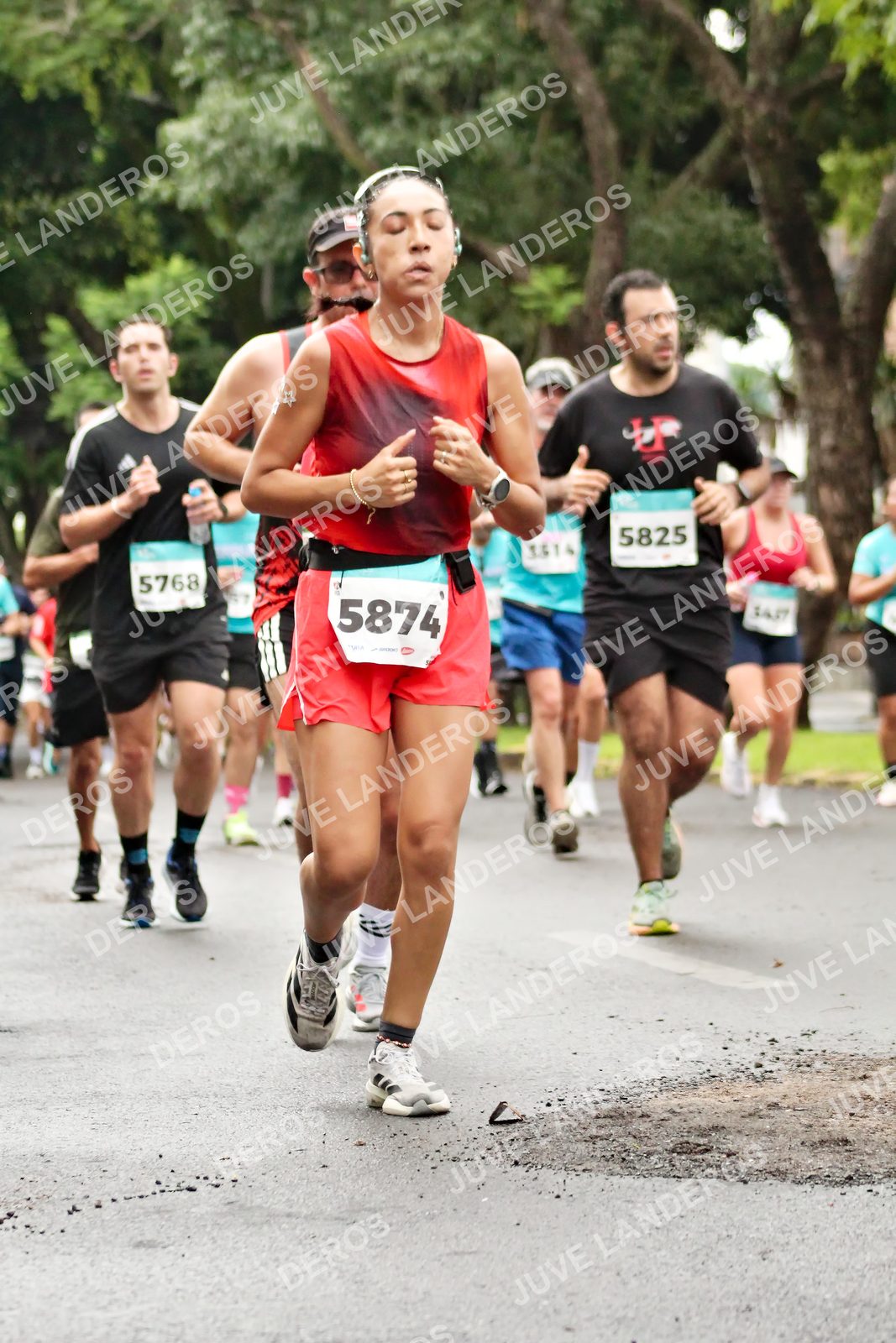 Foto del MEDIO MARATÓN ATLAS en Av. Patria, frente al Parque El Polvorín, Zapopan a las 08:24 · dorsal 5874, 5825, 5768, 1514