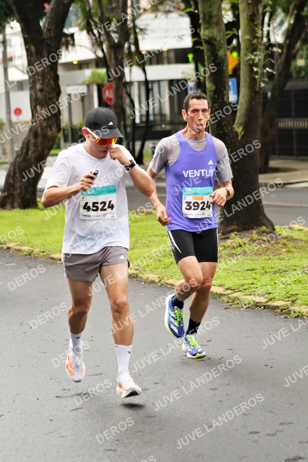 Foto del MEDIO MARATÓN ATLAS en Av. Patria, frente al Parque El Polvorín, Zapopan a las 08:09 · dorsal 3924, 4524