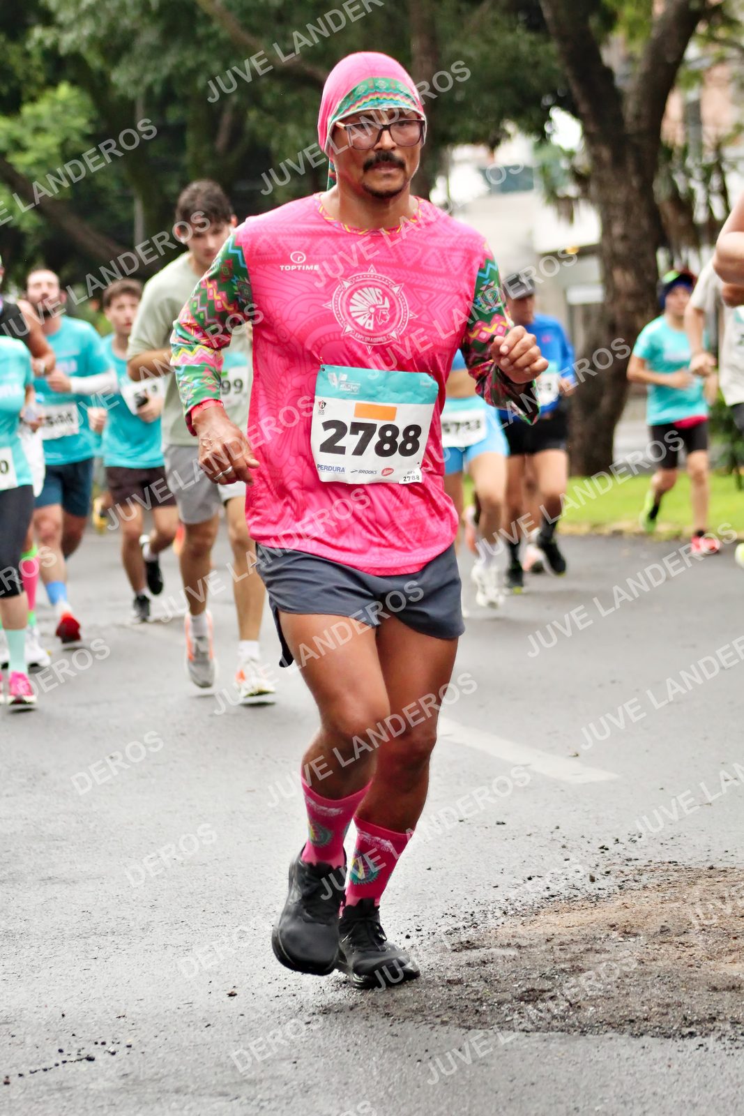 Foto del MEDIO MARATÓN ATLAS en Av. Patria, frente al Parque El Polvorín, Zapopan a las 08:21 · dorsal 2788, 99, 2708