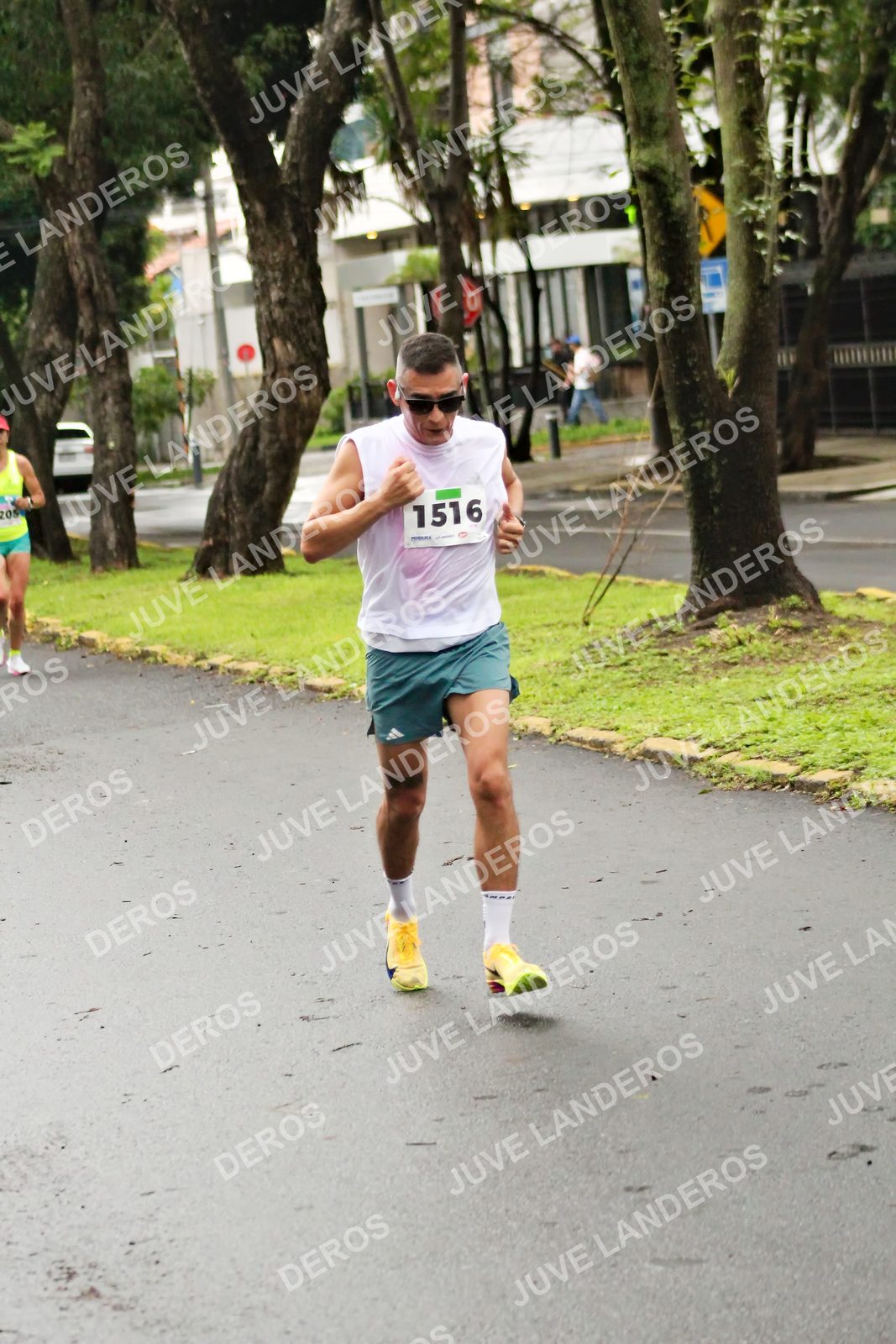 Foto del MEDIO MARATÓN ATLAS en Av. Patria, frente al Parque El Polvorín, Zapopan a las 08:08 · dorsal 1516, 205