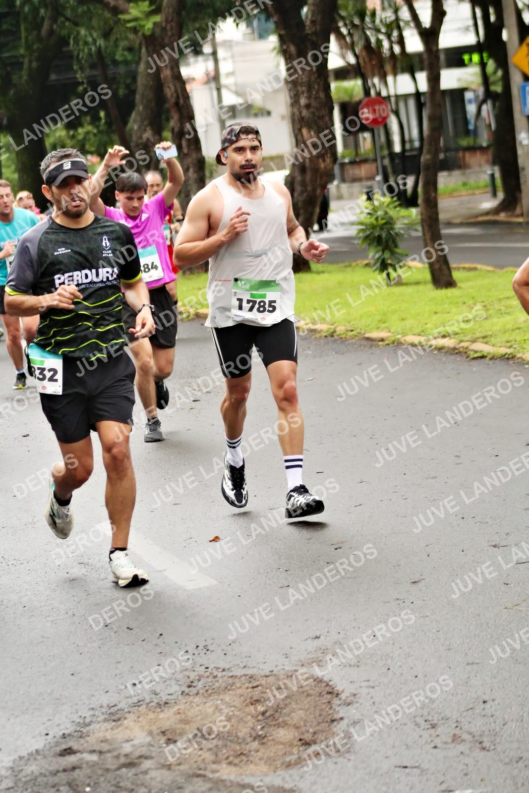 Foto del MEDIO MARATÓN ATLAS en Av. Patria, frente al Parque El Polvorín, Zapopan a las 08:18 · dorsal 1785, 84, 32