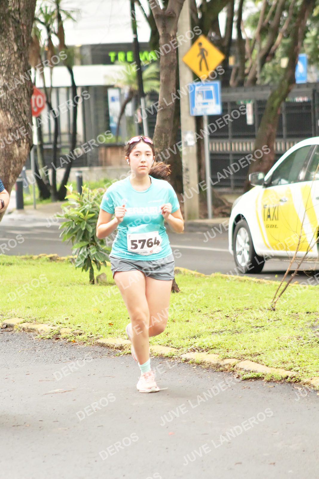 Foto del MEDIO MARATÓN ATLAS en Av. Patria, frente al Parque El Polvorín, Zapopan a las 08:52 · dorsal 5764