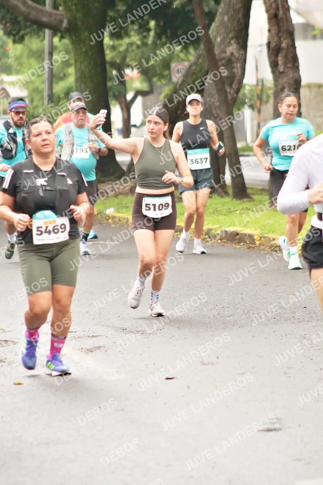 Foto del MEDIO MARATÓN ATLAS en Av. Patria, frente al Parque El Polvorín, Zapopan a las 08:48 · dorsal 5469, 3637, 5109, 193