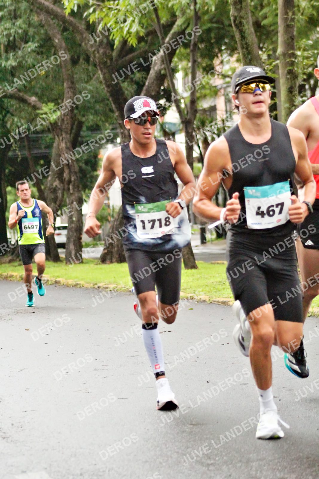 Foto del MEDIO MARATÓN ATLAS en Av. Patria, frente al Parque El Polvorín, Zapopan a las 07:59 · dorsal 467, 1718, 6497