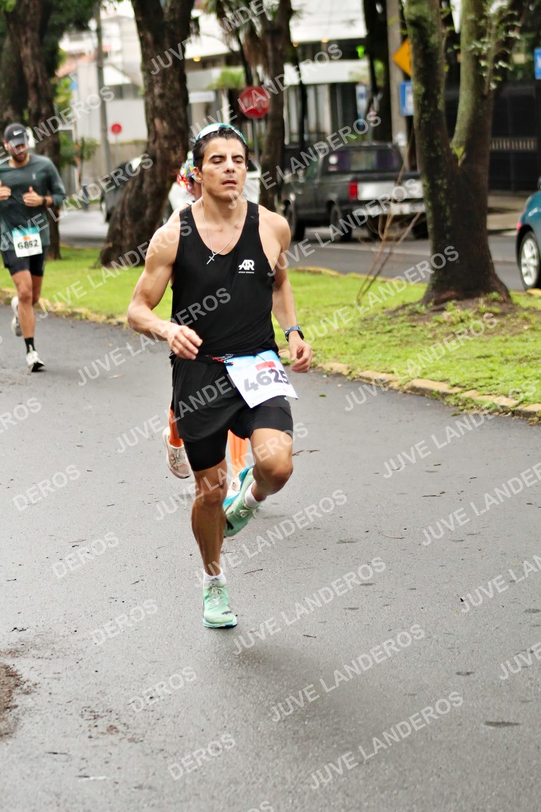 Foto del MEDIO MARATÓN ATLAS en Av. Patria, frente al Parque El Polvorín, Zapopan a las 08:14 · dorsal 4625