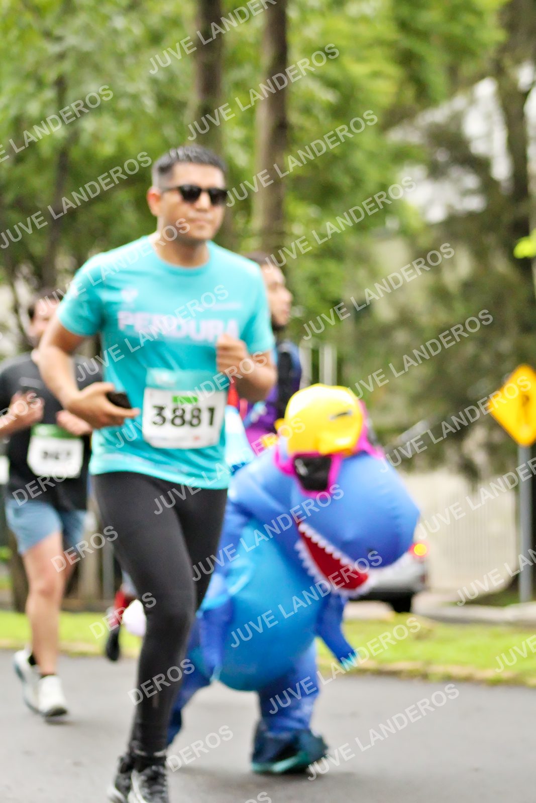 Foto del MEDIO MARATÓN ATLAS en Av. Patria, frente al Parque El Polvorín, Zapopan a las 08:26 · dorsal 3881