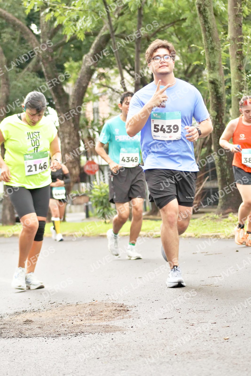 Foto del MEDIO MARATÓN ATLAS en Av. Patria, frente al Parque El Polvorín, Zapopan a las 08:45 · dorsal 5439, 4349, 2146, 38